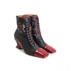 john fluevog super fine dutchess square  toe lace up boot Size 9 EUC